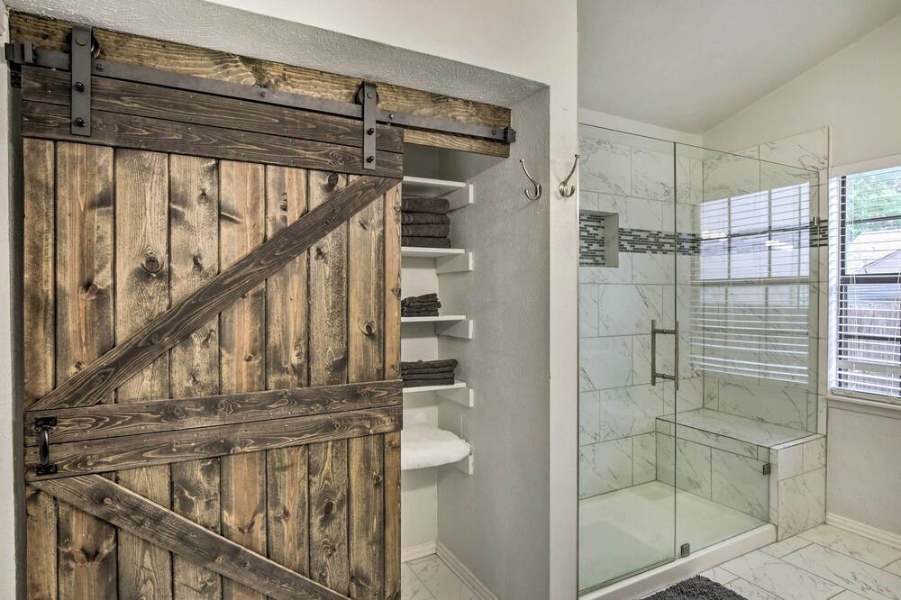 Photo of Bathroom in Allen