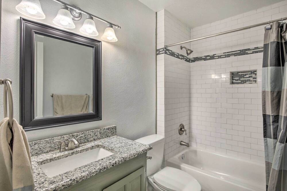 Photo of Bathroom in Allen