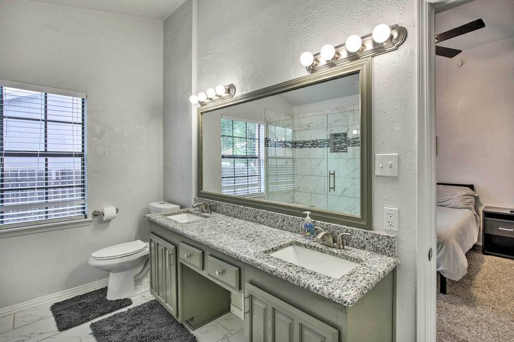 Photo of Bathroom in Allen