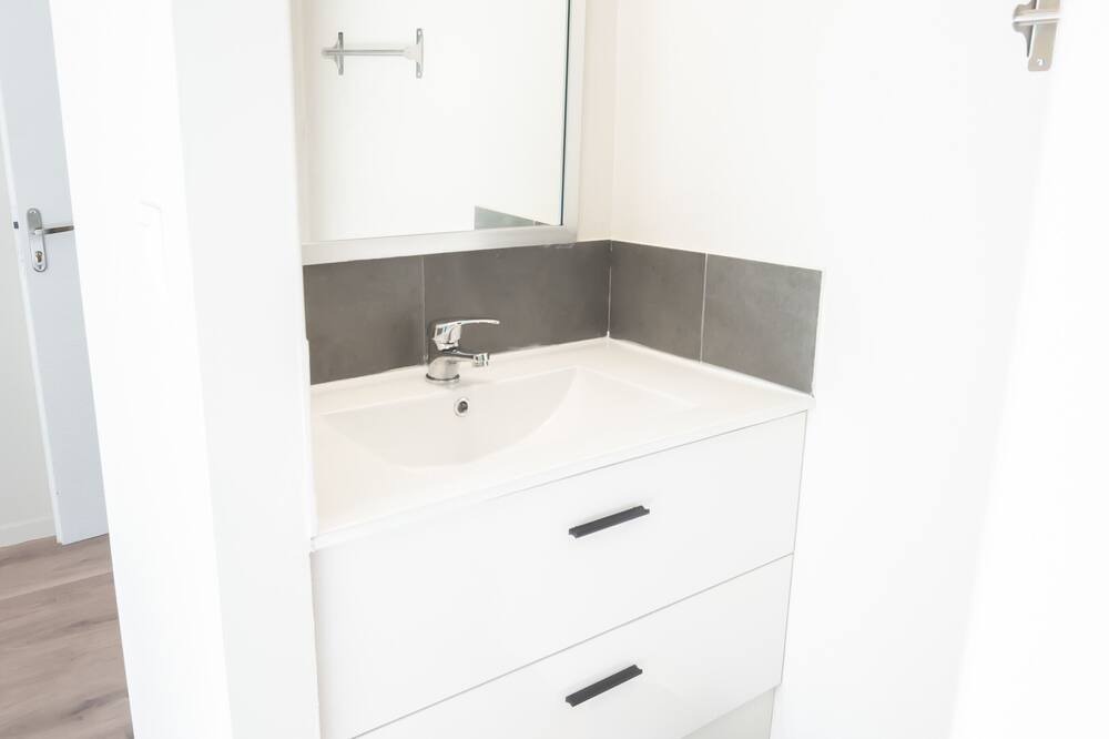 Photo of Bathroom in Quartier Beauregard-Boufflers-Buthegnemont-Boudonville