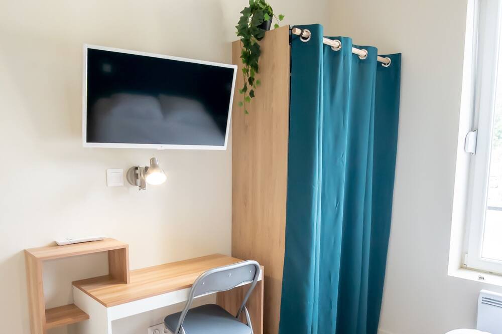 Photo of Bedroom in Quartier Beauregard-Boufflers-Buthegnemont-Boudonville