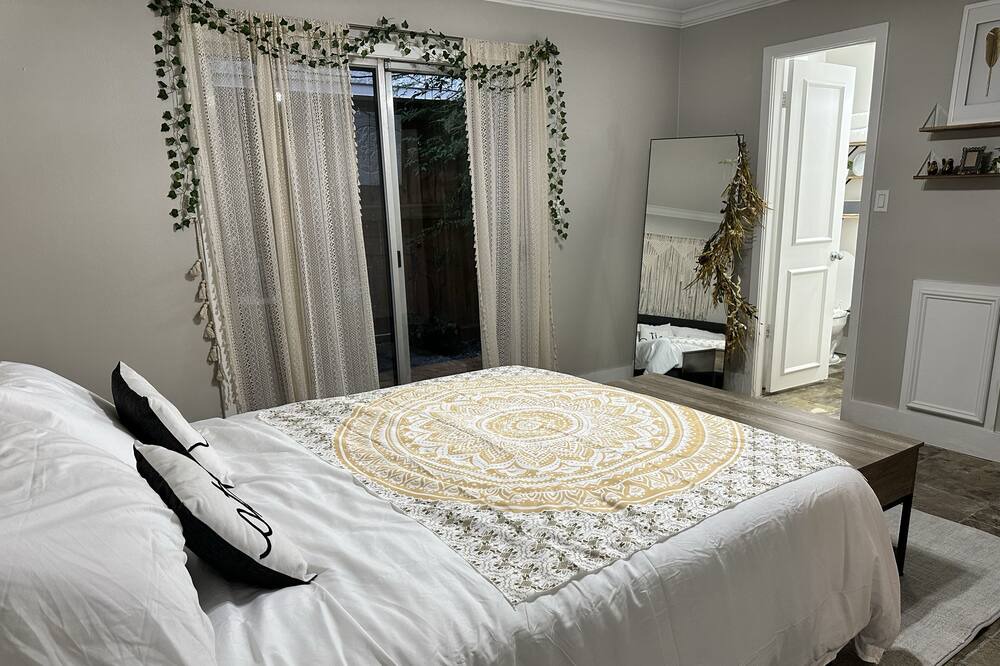 Photo of Bedroom in Greenway Plaza-Upper Kirby