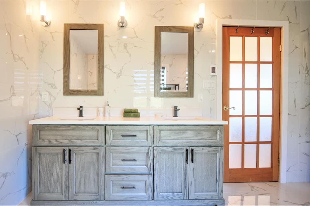 Photo of Bathroom in Caplan