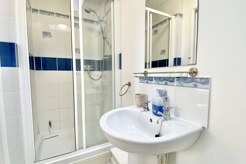 Photo of Bathroom in St Minver