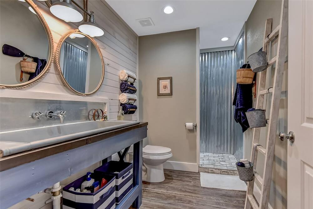 Photo of Bathroom in Pottsboro