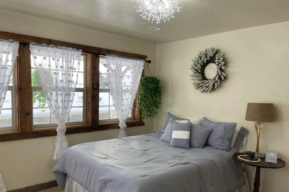 Photo of Bedroom in Canyon County