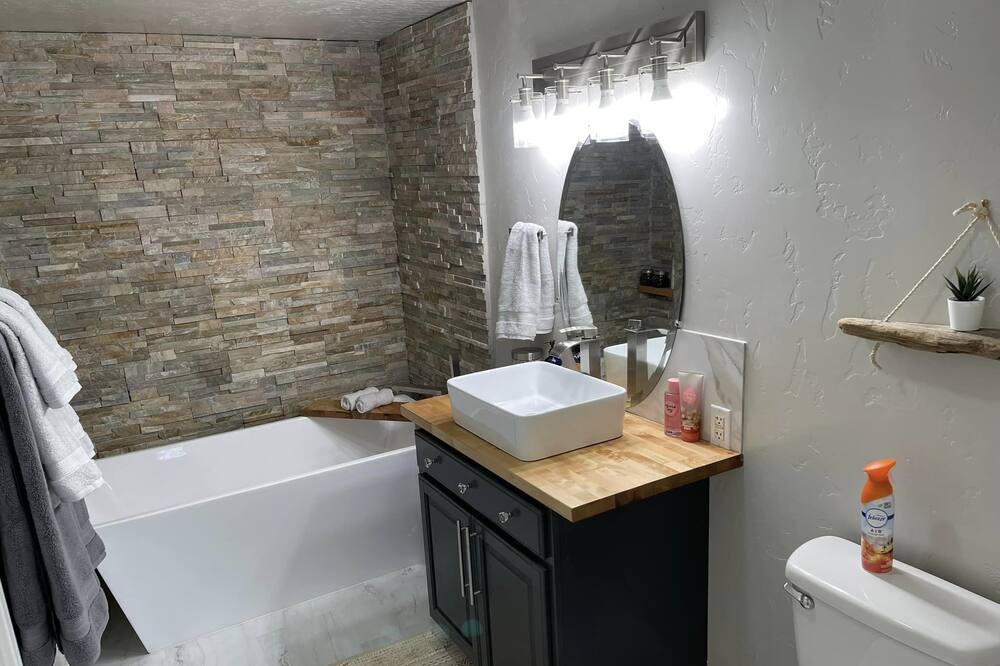 Photo of Bathroom in Canyon County