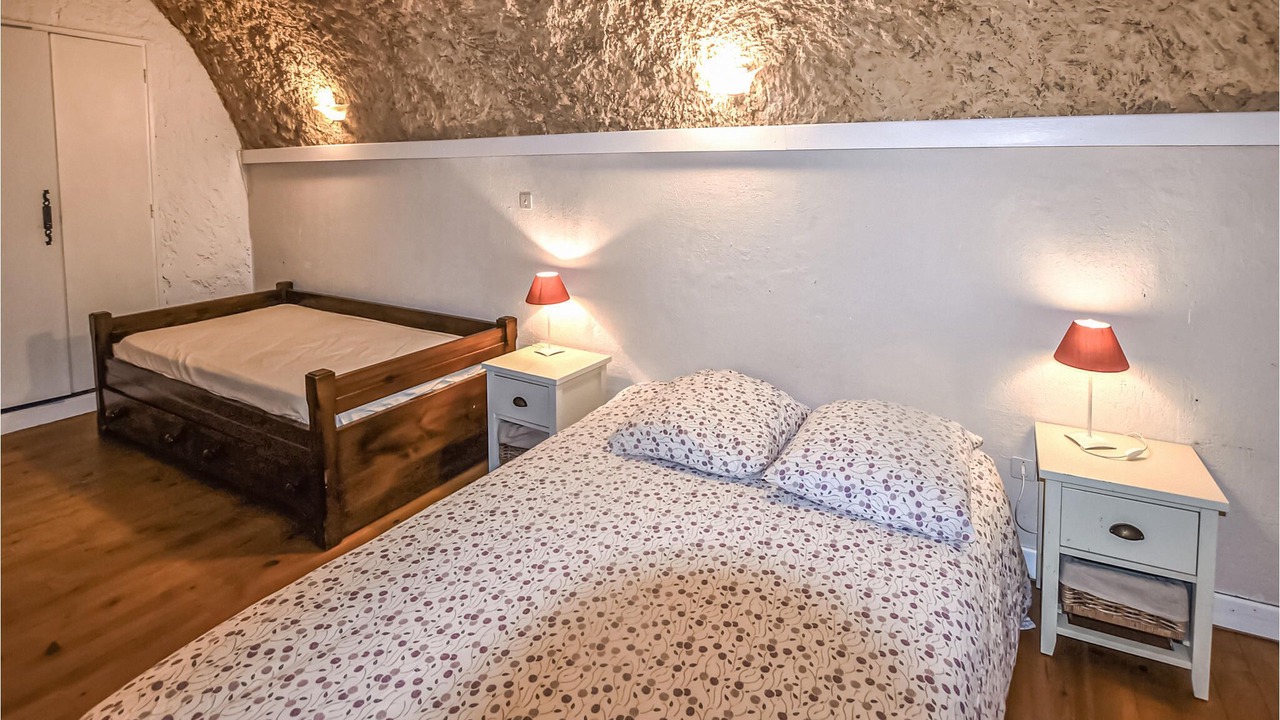 Photo of Others in Aurel