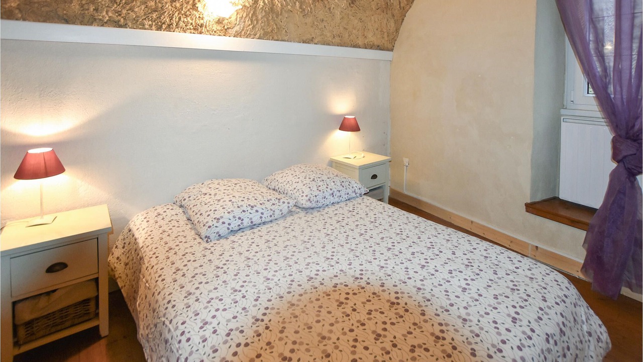 Photo of Others in Aurel