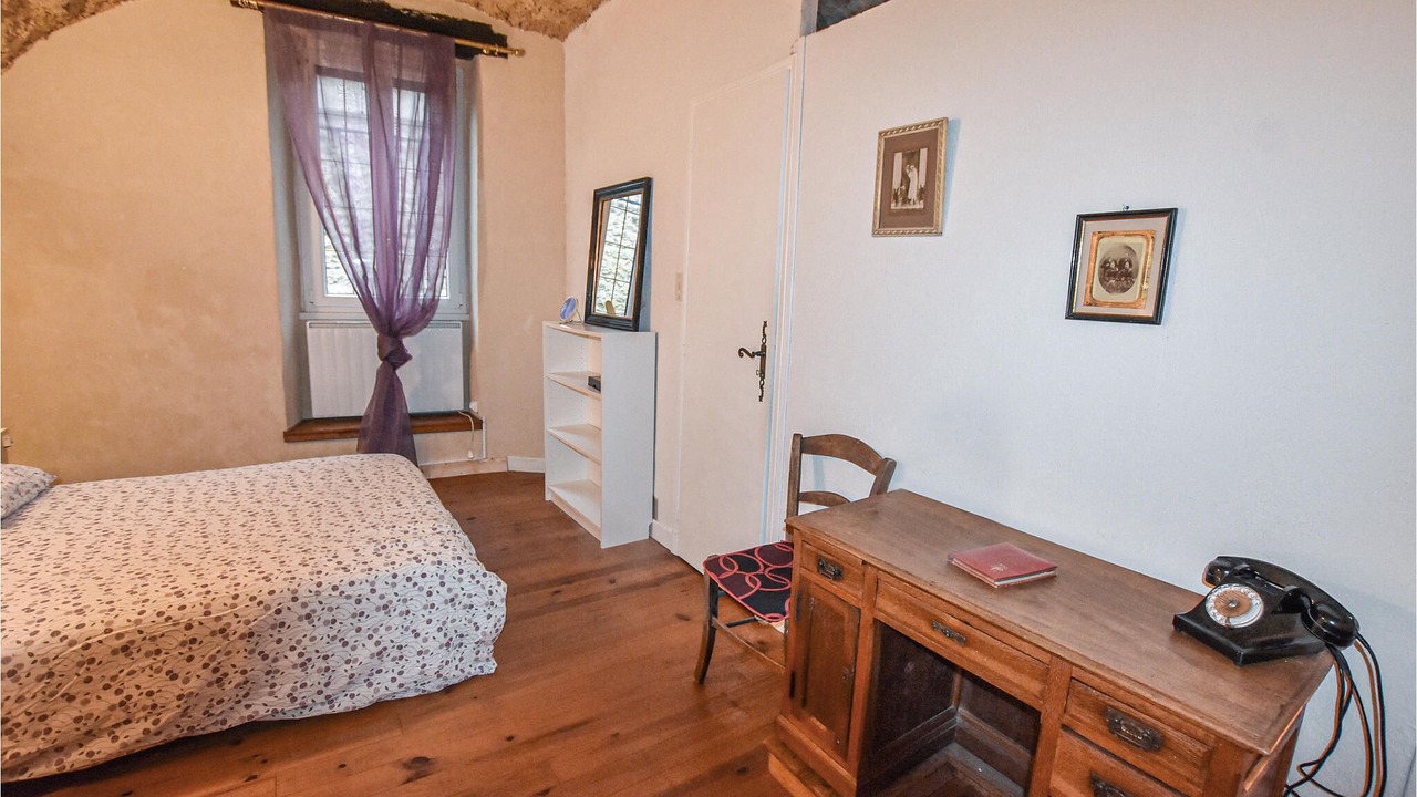 Photo of Others in Aurel