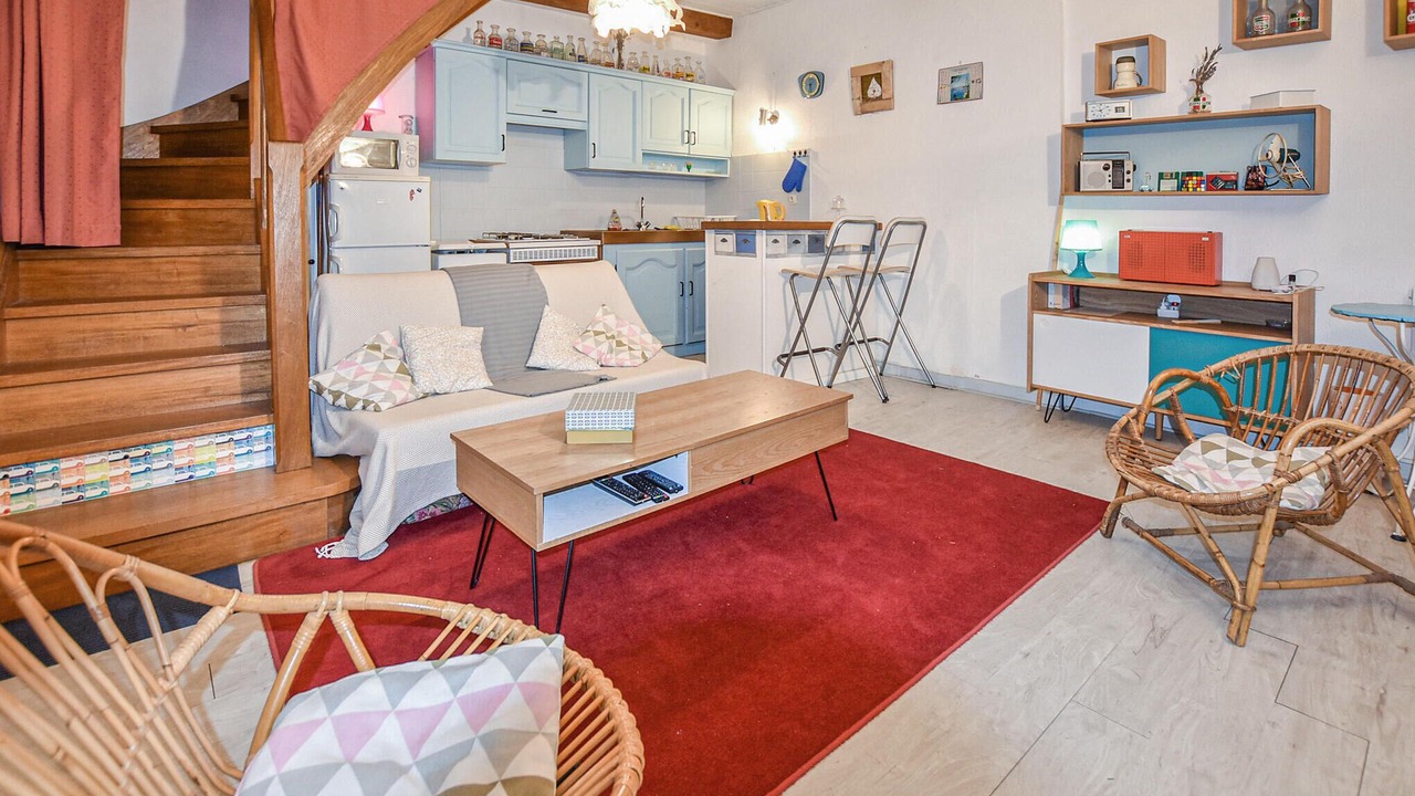 Photo of Others in Aurel