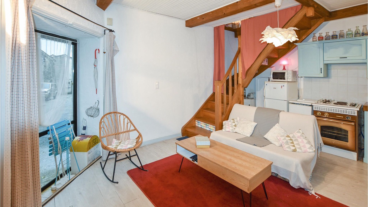 Photo of Others in Aurel