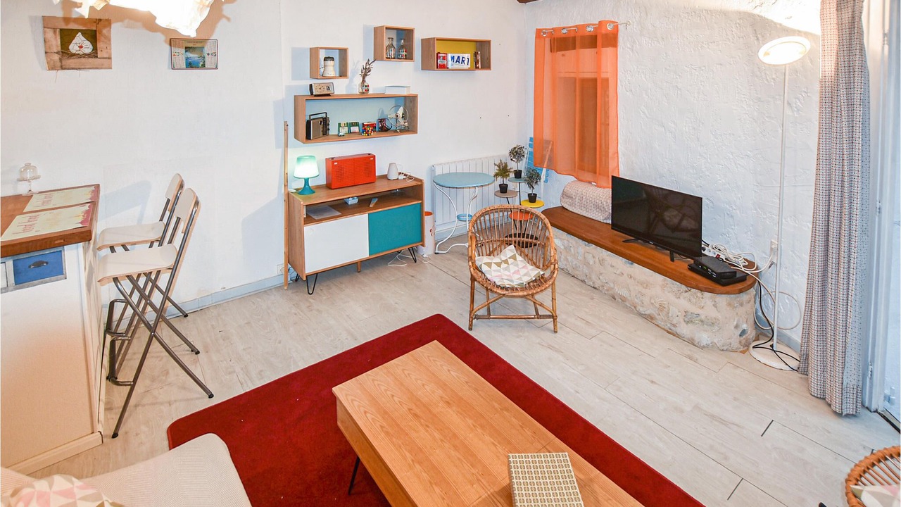 Photo of Others in Aurel