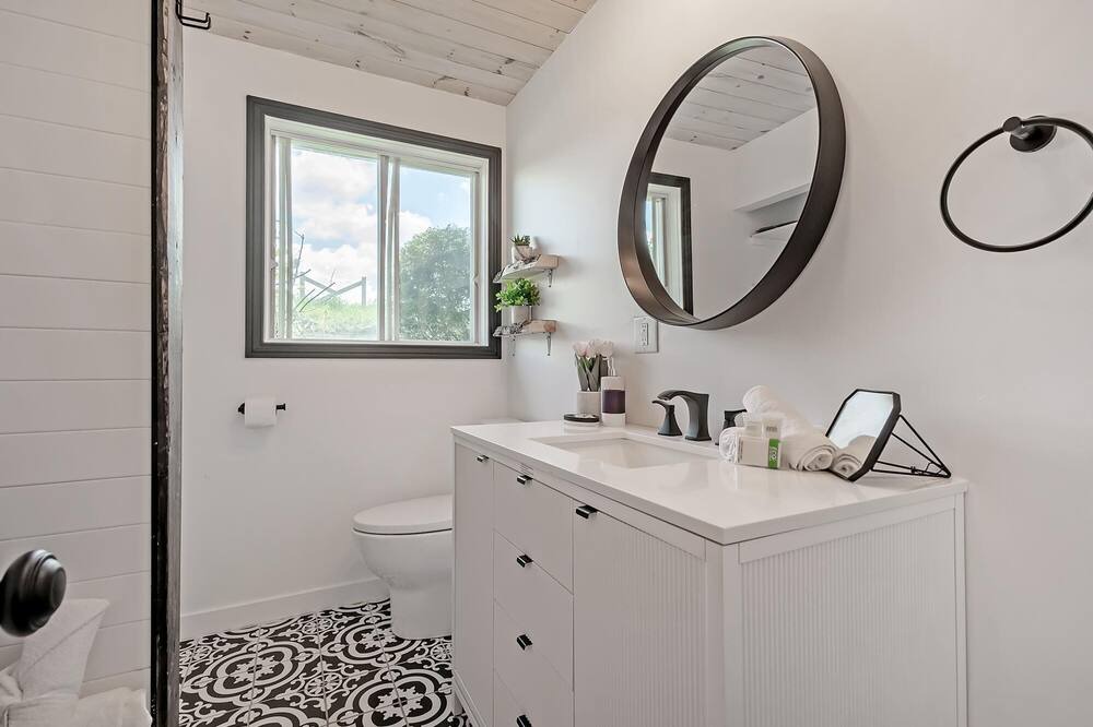 Photo of Bathroom in Saint-Andre-Avellin