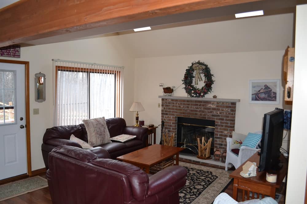 Photo of Livingroom in Higgins Lake