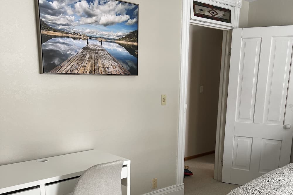 Photo of Bedroom in Midway