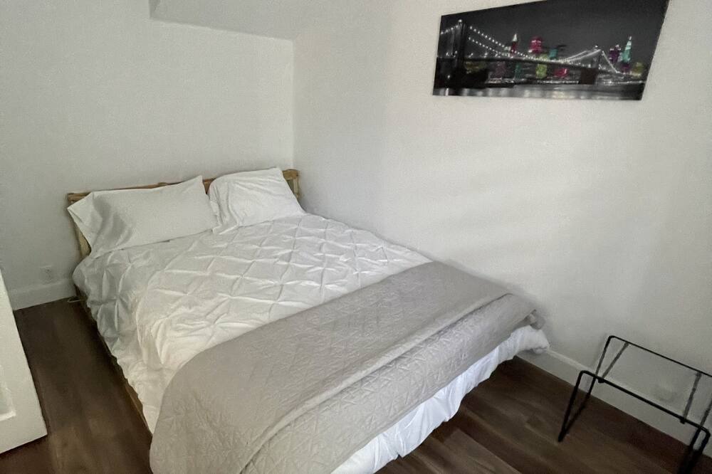 Photo of Bedroom in Terrebonne