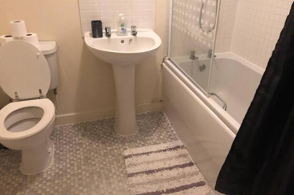 Photo of Bathroom in Newcastle-Under-Lyme