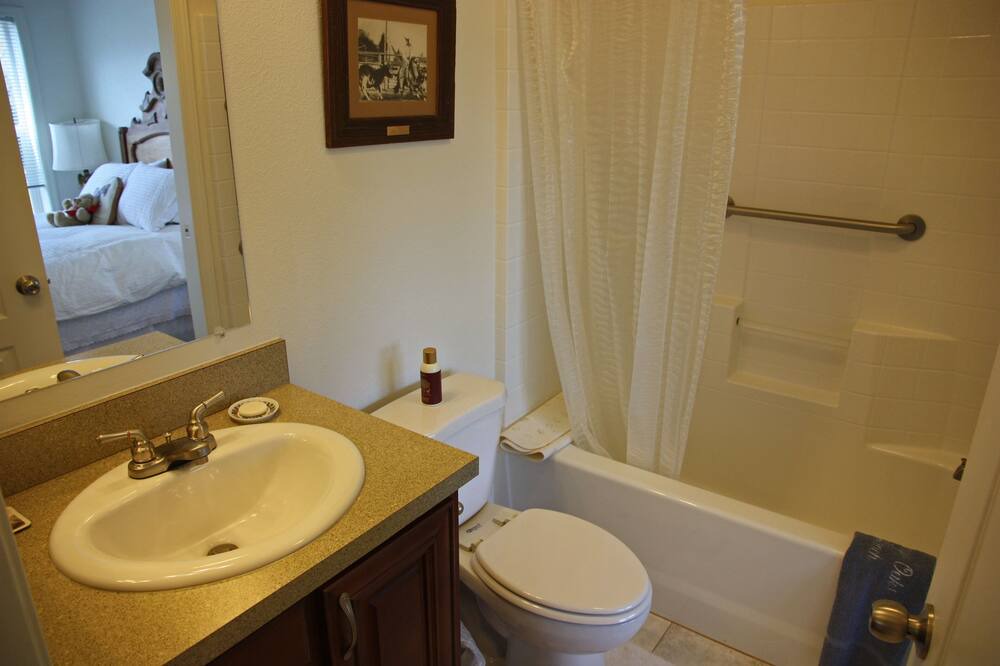 Photo of Bathroom in St. Helena