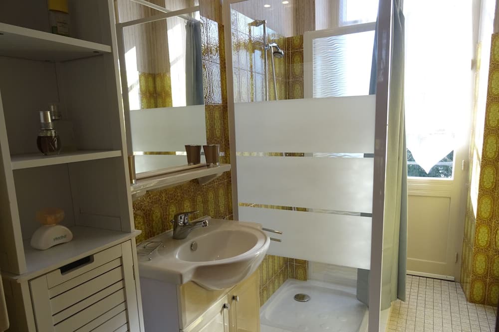 Photo of Bathroom in Centres