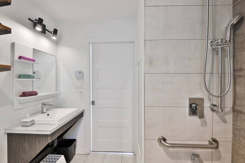 Photo of Bathroom in Chertsey