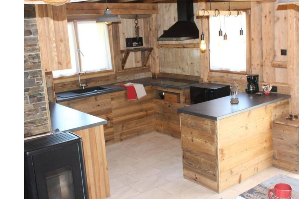 Photo of Kitchen in Viuz-en-Sallaz