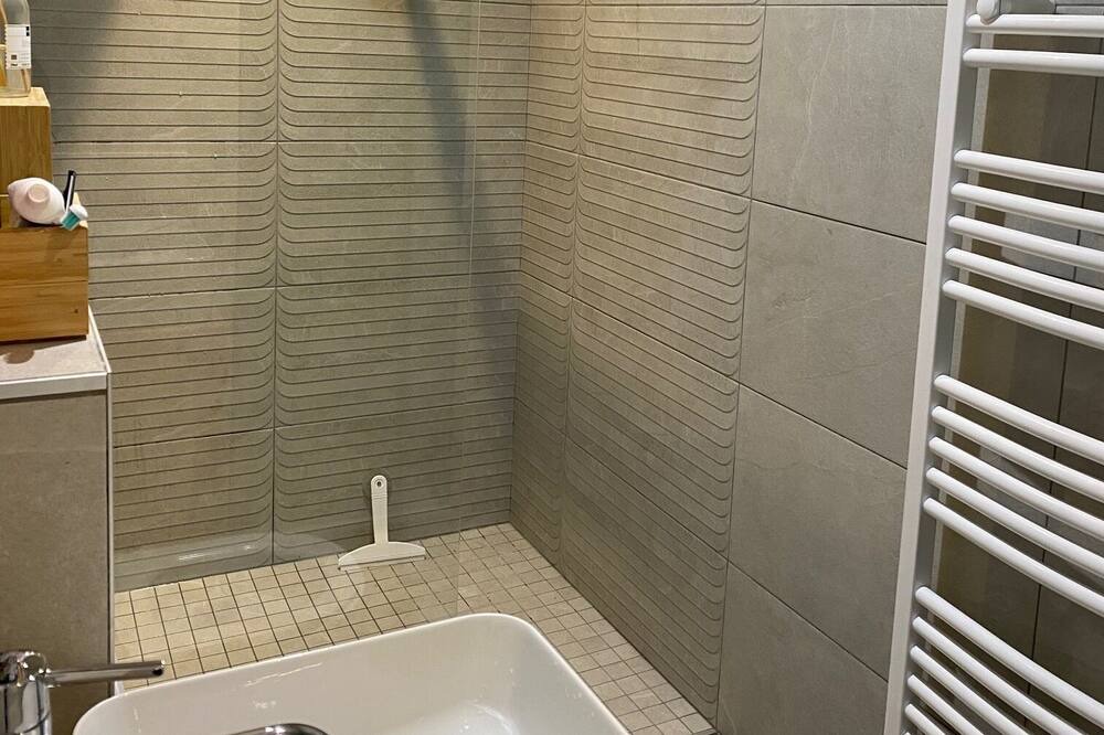 Photo of Bathroom in Val-de-Grace