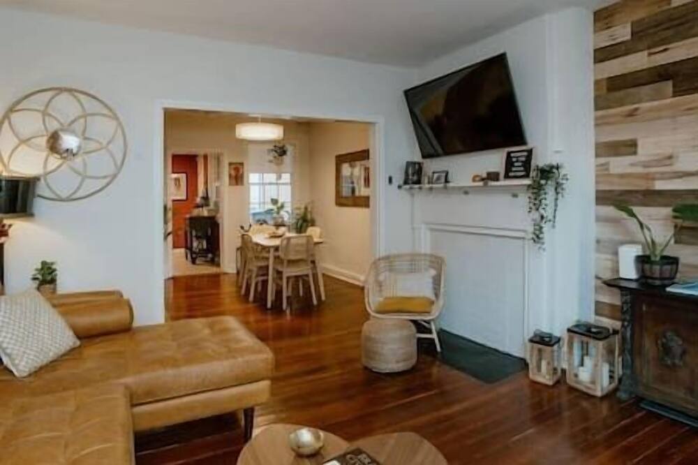Photo of Livingroom in Downtown