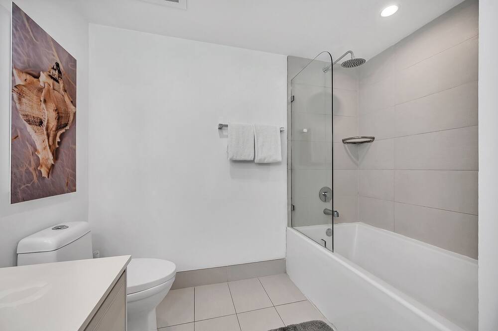 Photo of Bathroom in Hallandale Beach