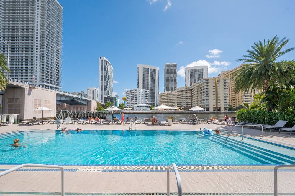 Photo of Outdoor in Hallandale Beach