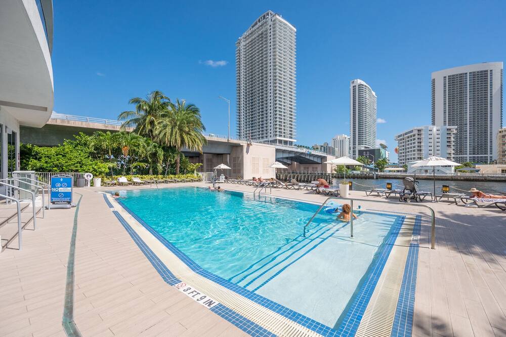 Photo of Outdoor in Hallandale Beach