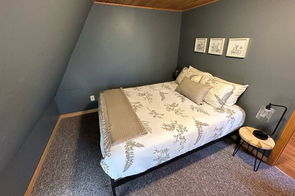 Photo of Bedroom in Damariscotta