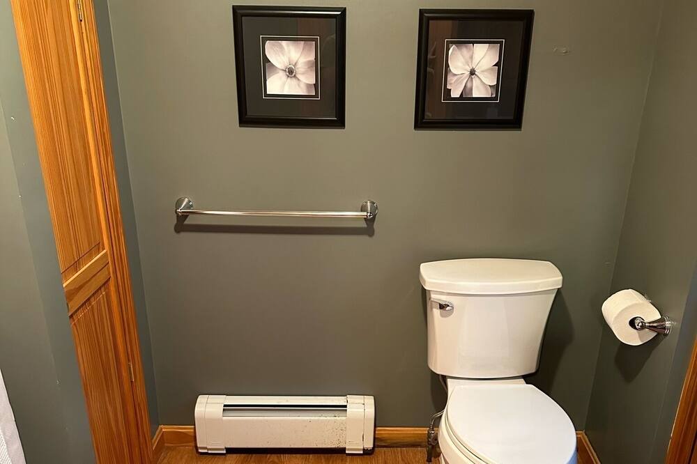 Photo of Bathroom in Damariscotta