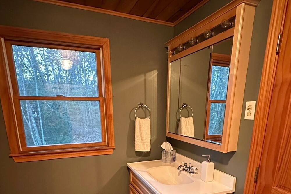 Photo of Bathroom in Damariscotta