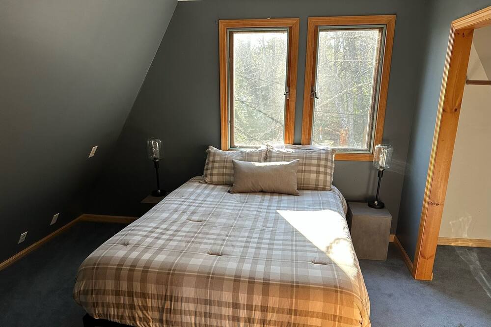 Photo of Bedroom in Damariscotta