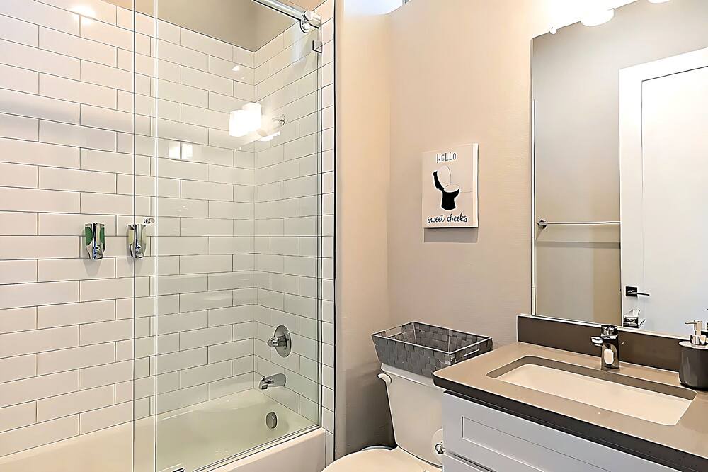Photo of Bathroom in Farmers Branch