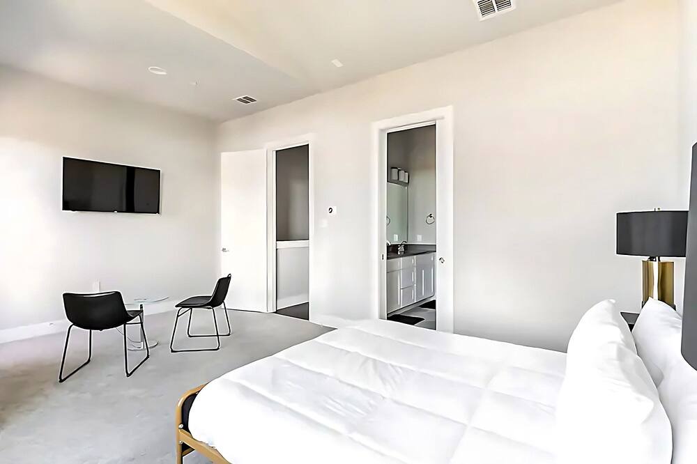 Photo of Bedroom in Farmers Branch