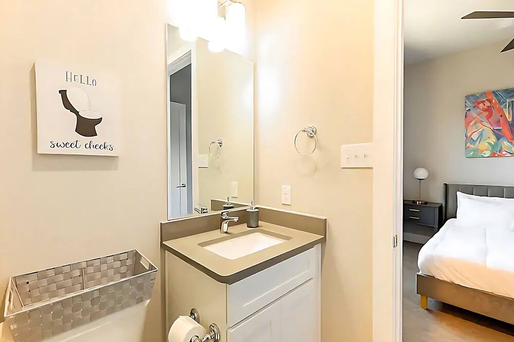 Photo of Bathroom in Farmers Branch