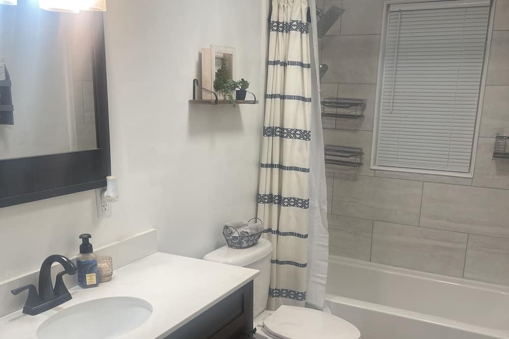 Photo of Bathroom in Revelo