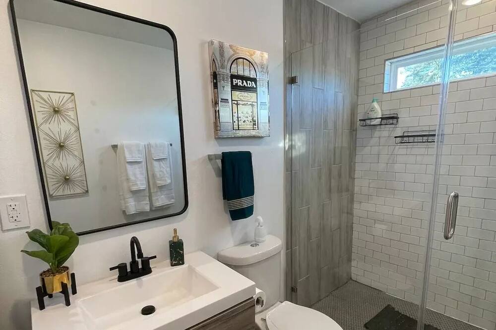 Photo of Bathroom in Old East Dallas