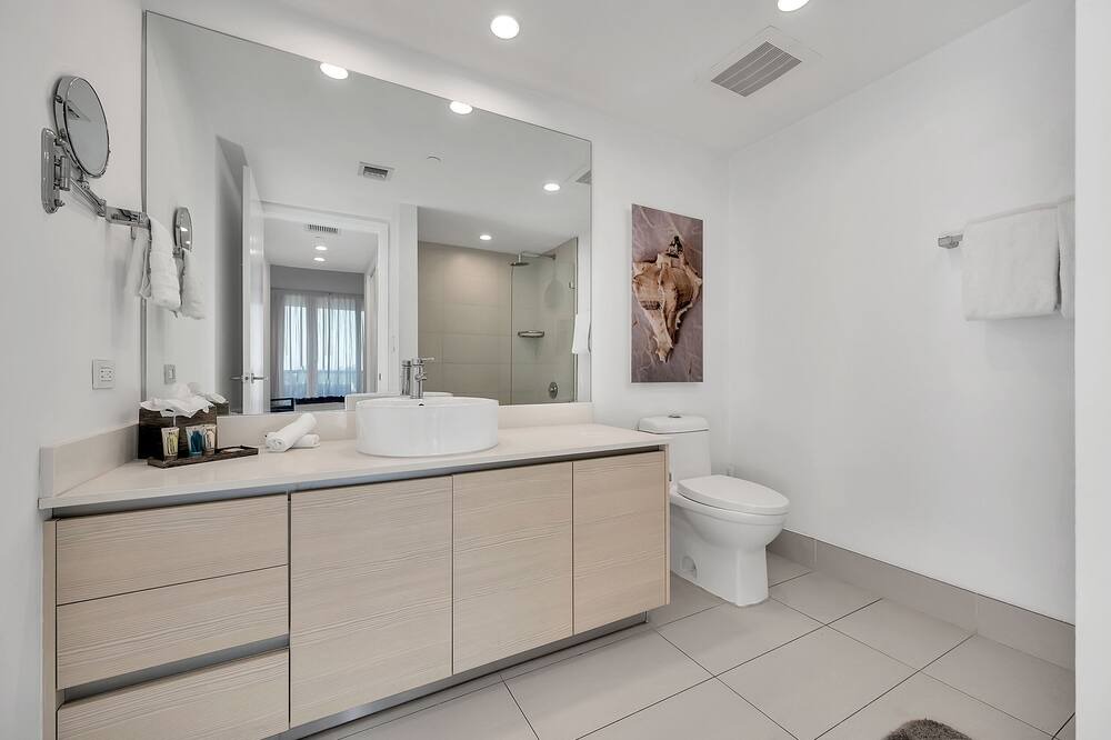 Photo of Bathroom in Hallandale Beach