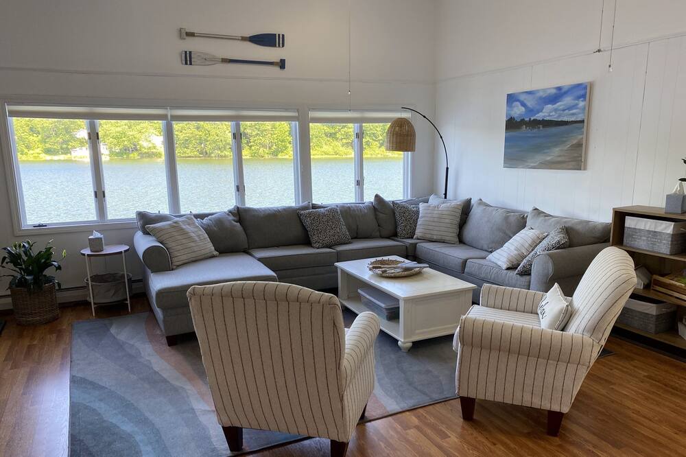 Photo of Others in Hollis