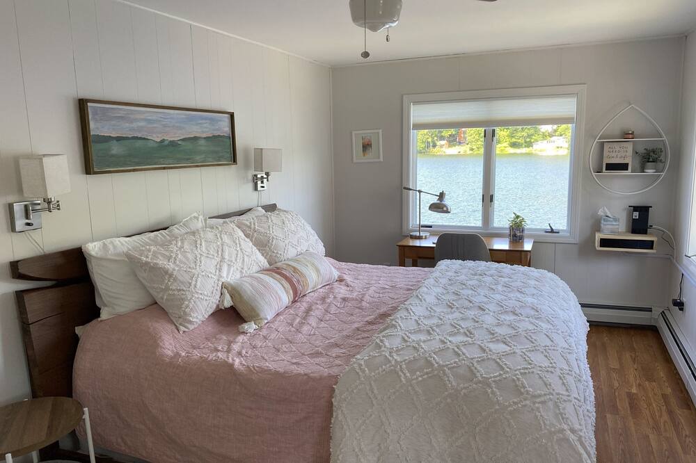 Photo of Bedroom in Hollis