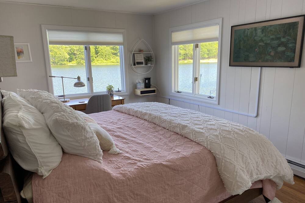 Photo of Bedroom in Hollis
