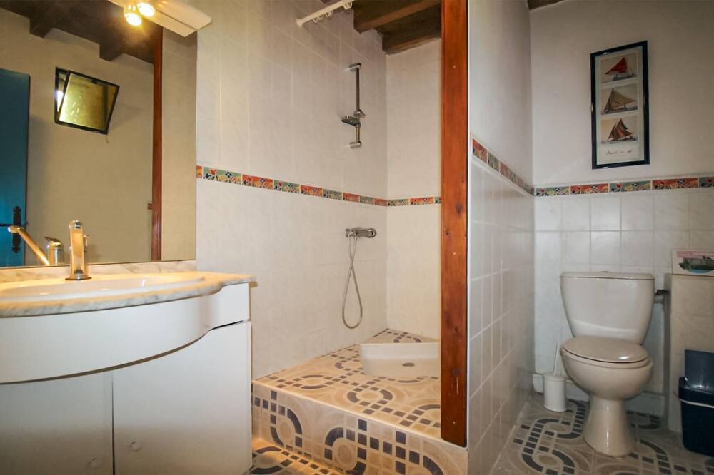 Photo of Bathroom in Fanjeaux