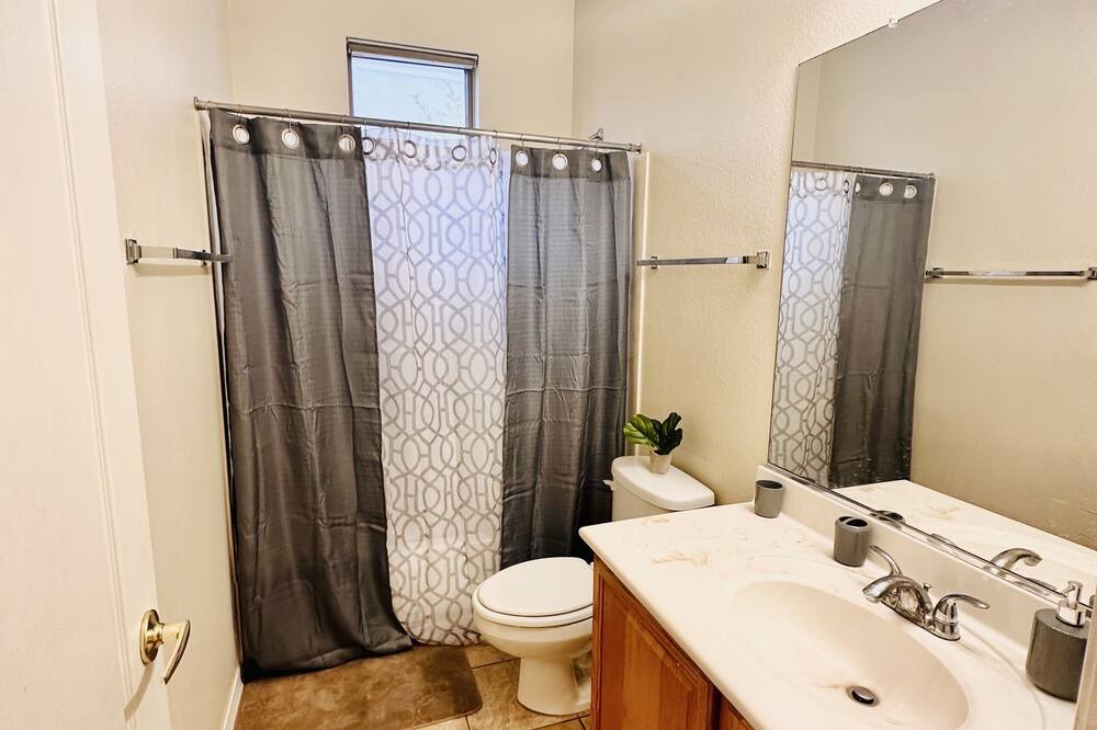Photo of Bathroom in Fox Crossing