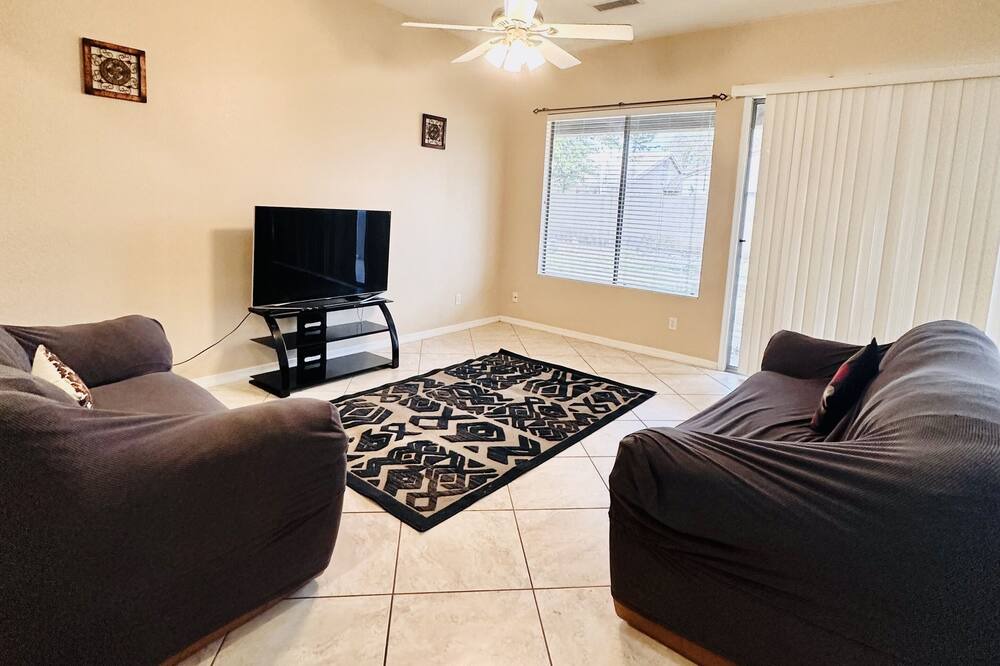Photo of Livingroom in Fox Crossing