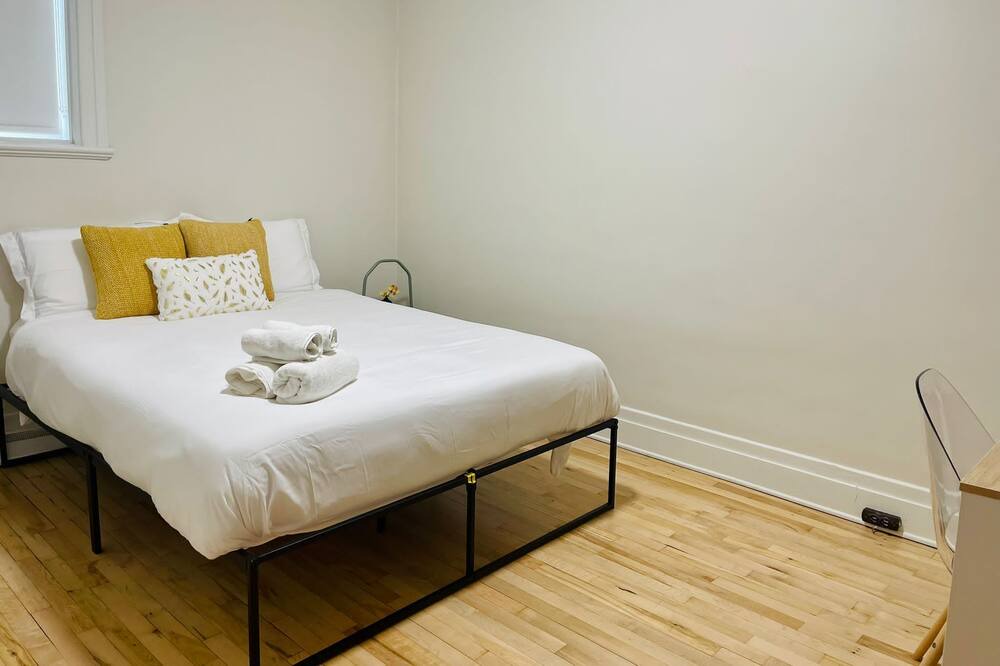 Photo of Bedroom in Vieux-Rosemont