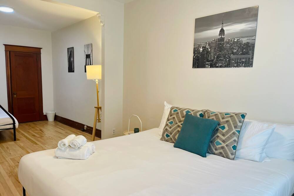 Photo of Bedroom in Vieux-Rosemont