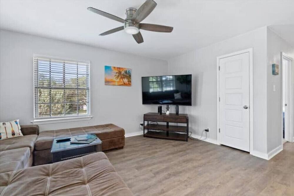 Photo of Livingroom in Lago Vista